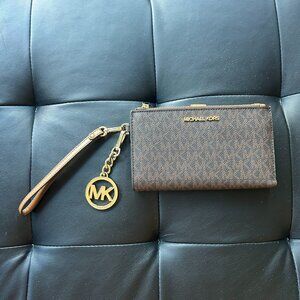 Michael Kors Jet Set Signature Logo Smartphone Wallet